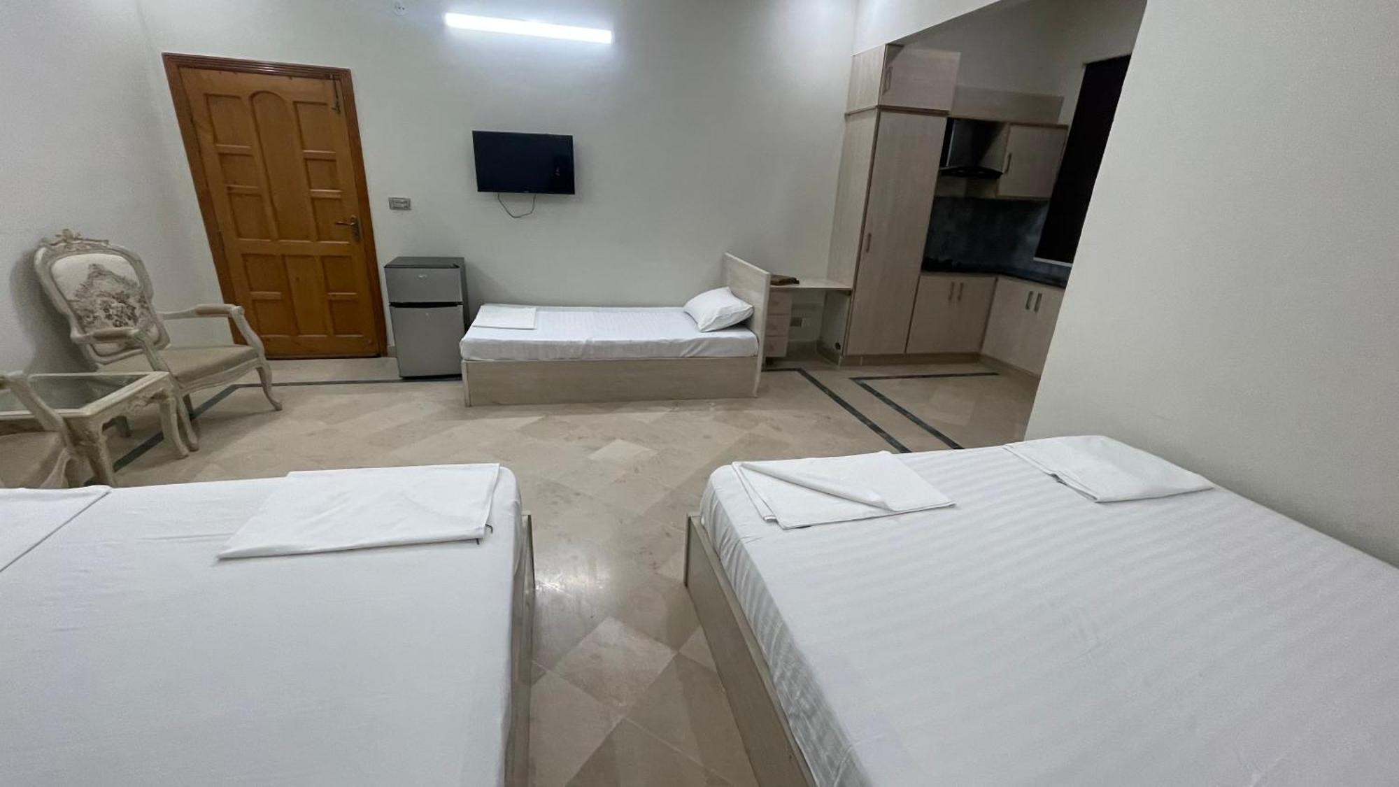 Midways Guest House And Hotels 伊斯兰堡 外观 照片
