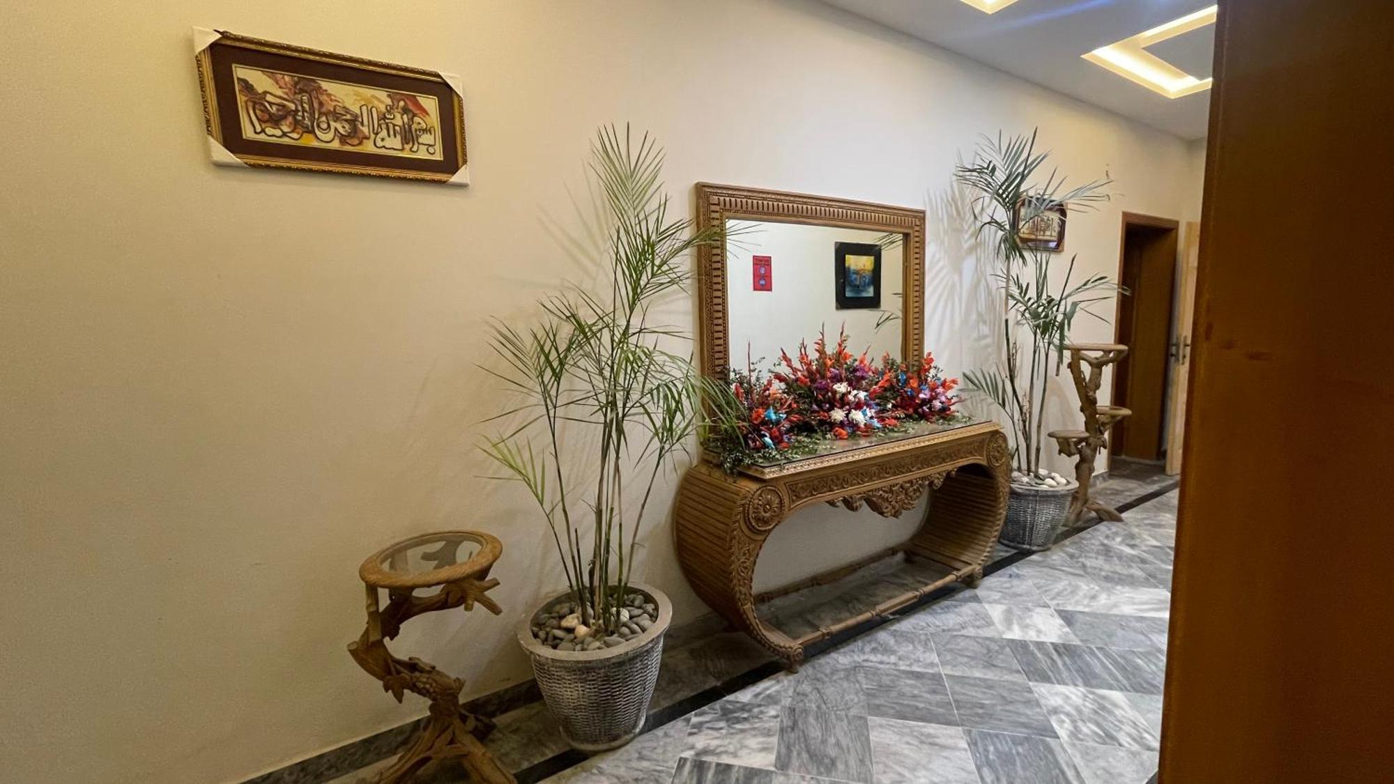 Midways Guest House And Hotels 伊斯兰堡 外观 照片
