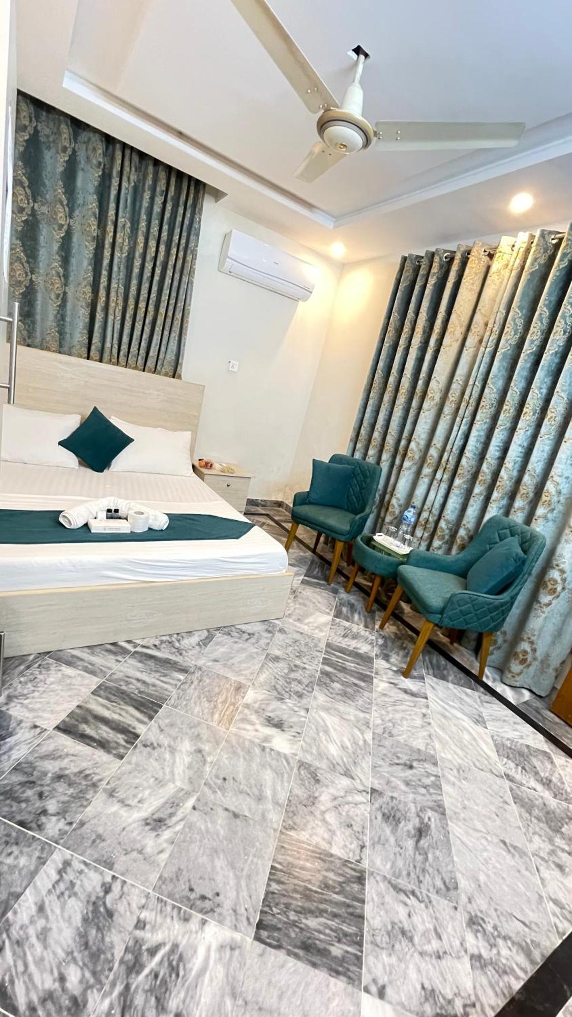 Midways Guest House And Hotels 伊斯兰堡 外观 照片