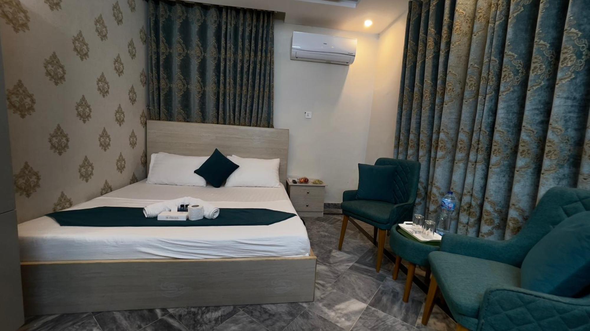 Midways Guest House And Hotels 伊斯兰堡 外观 照片