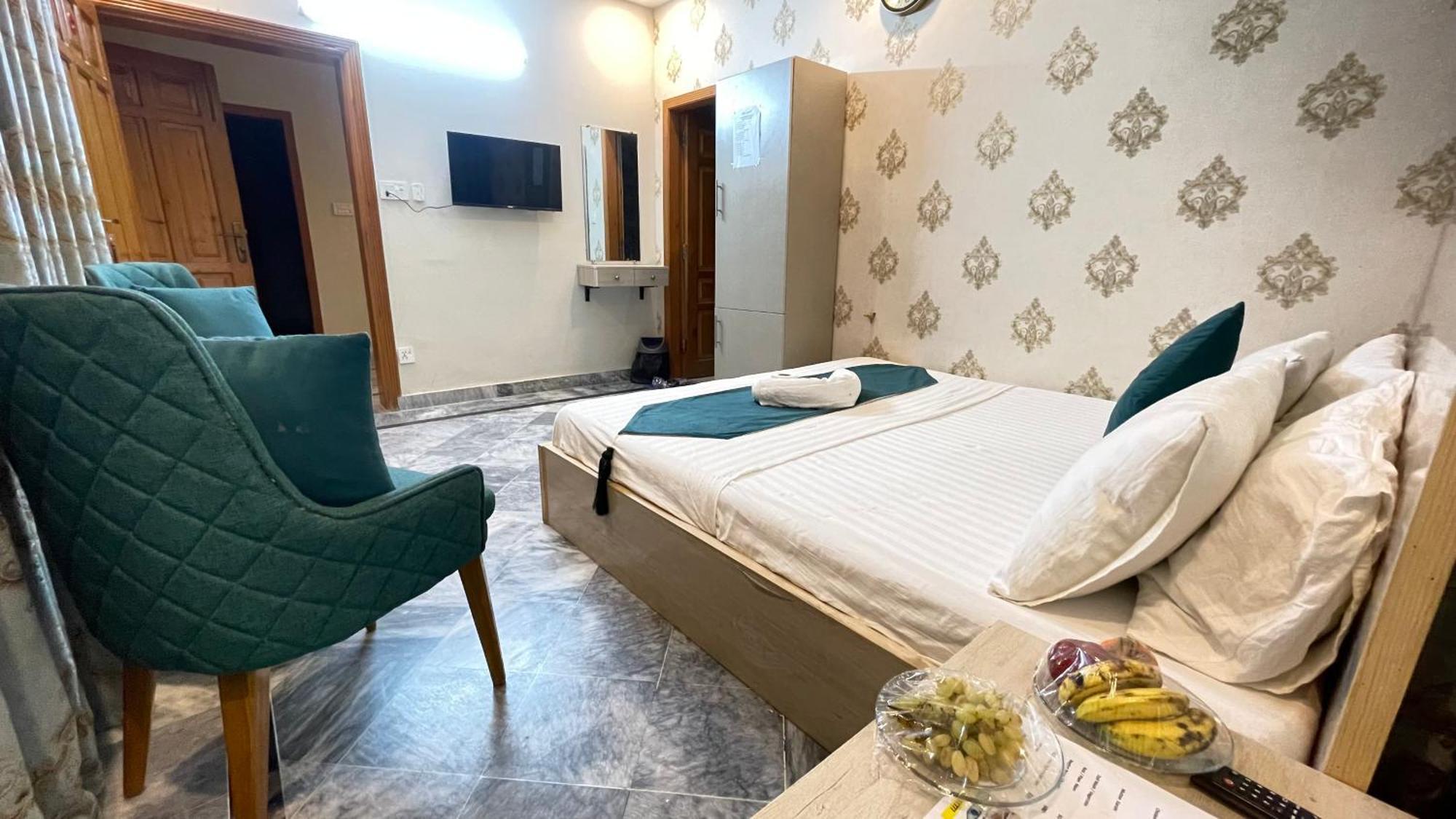Midways Guest House And Hotels 伊斯兰堡 外观 照片